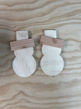 Load image into Gallery viewer, Set of 2 wood snowmen
