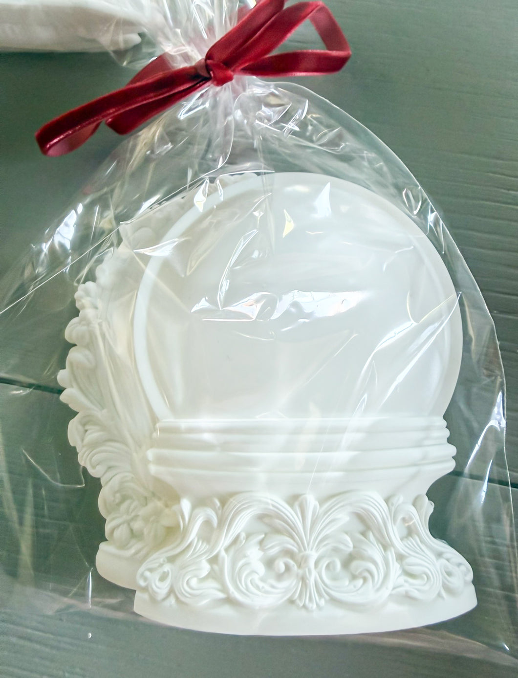Snow globe casting snow globes only