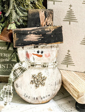 Load image into Gallery viewer, Set of 2 wood snowmen
